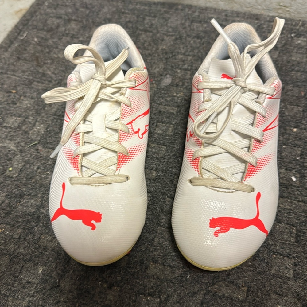Girls puma soccer cleats! Worn one AYSO season. Now too small!